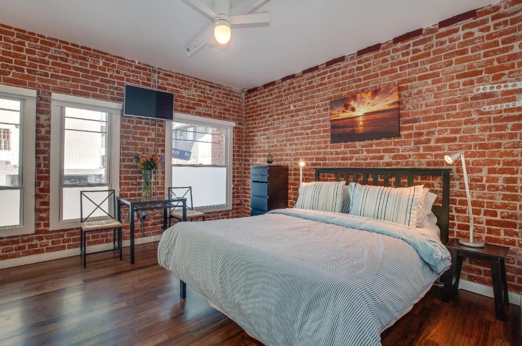 Studio Suite Street View