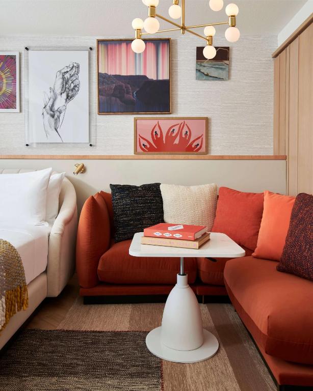 Chamber Strip View King