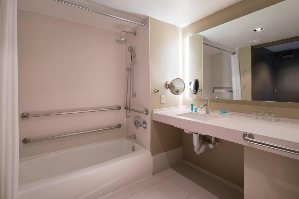 Wonderful Guest room 1 King City view