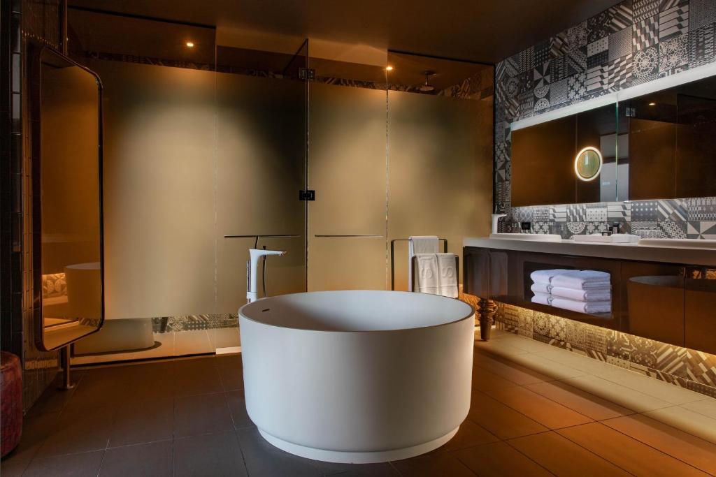 Fantastic Suite 1 King City view