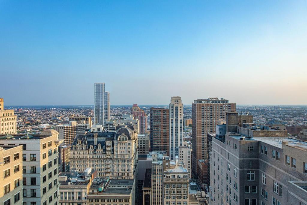 Spectacular Guest room 1 King City view