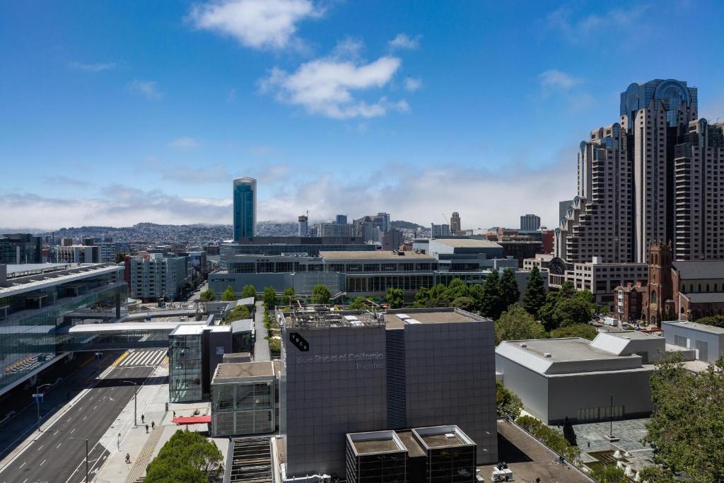 Fantastic Suite 1 Bedroom 2 room Suite 1 King City view