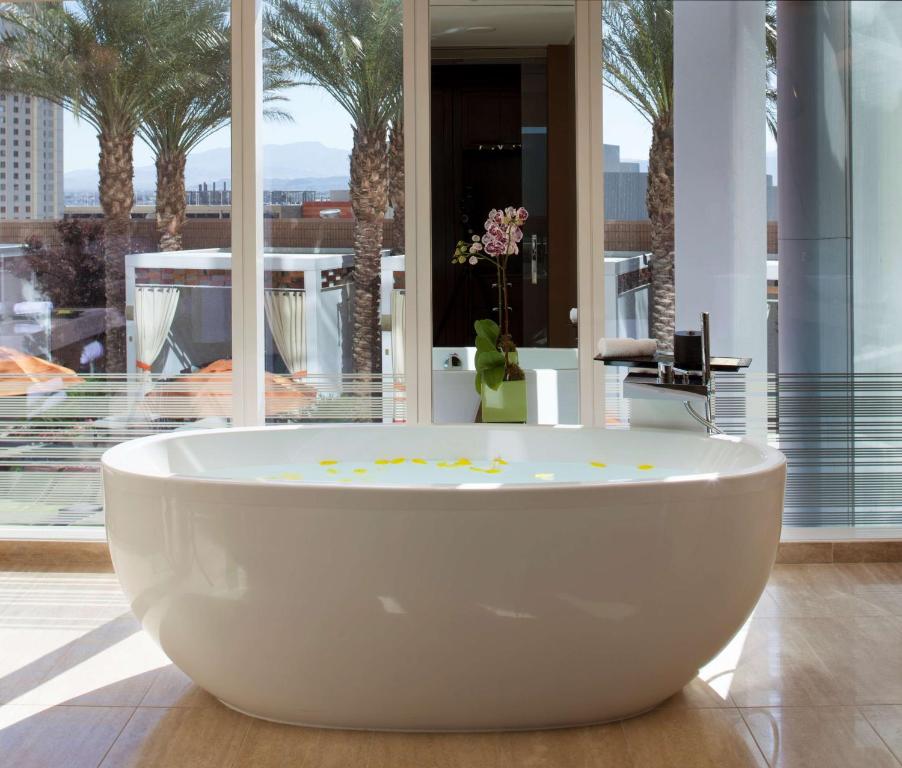 One-Bedroom King Suite with City View