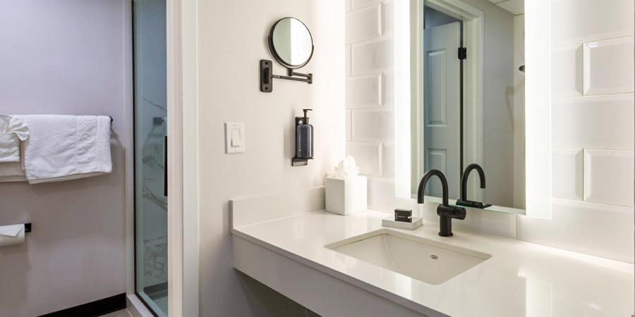 Atrium 2 Queen Non Smoking