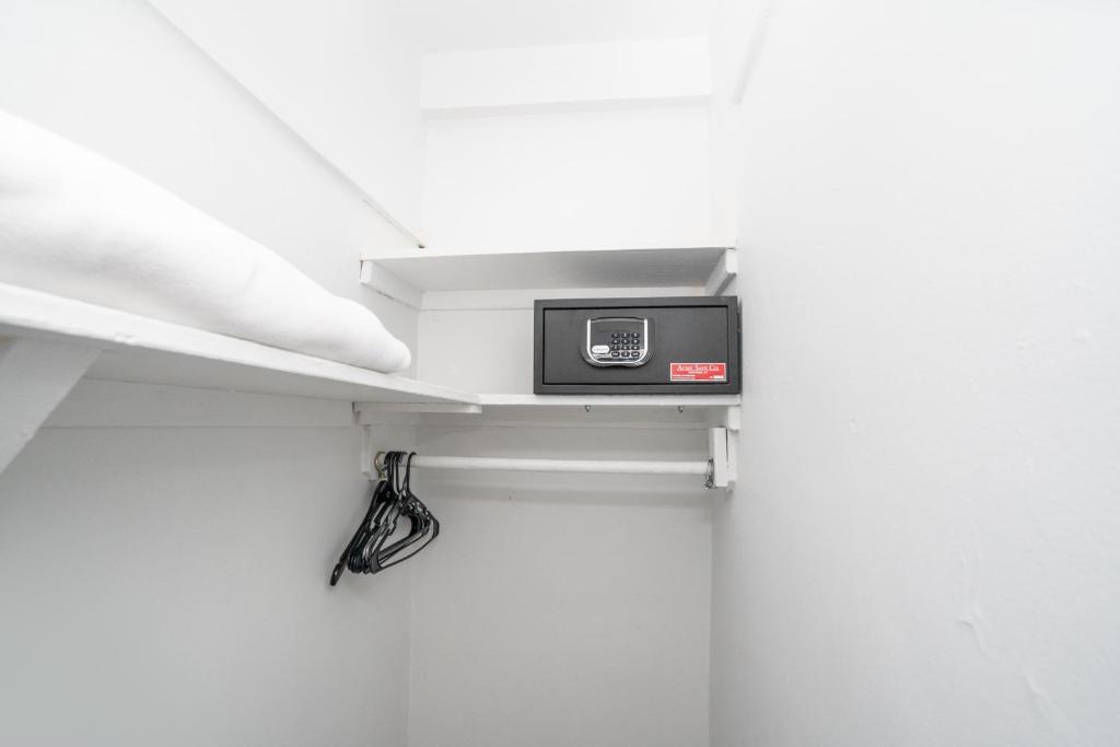 6-Bed Mixed Dormitory Room