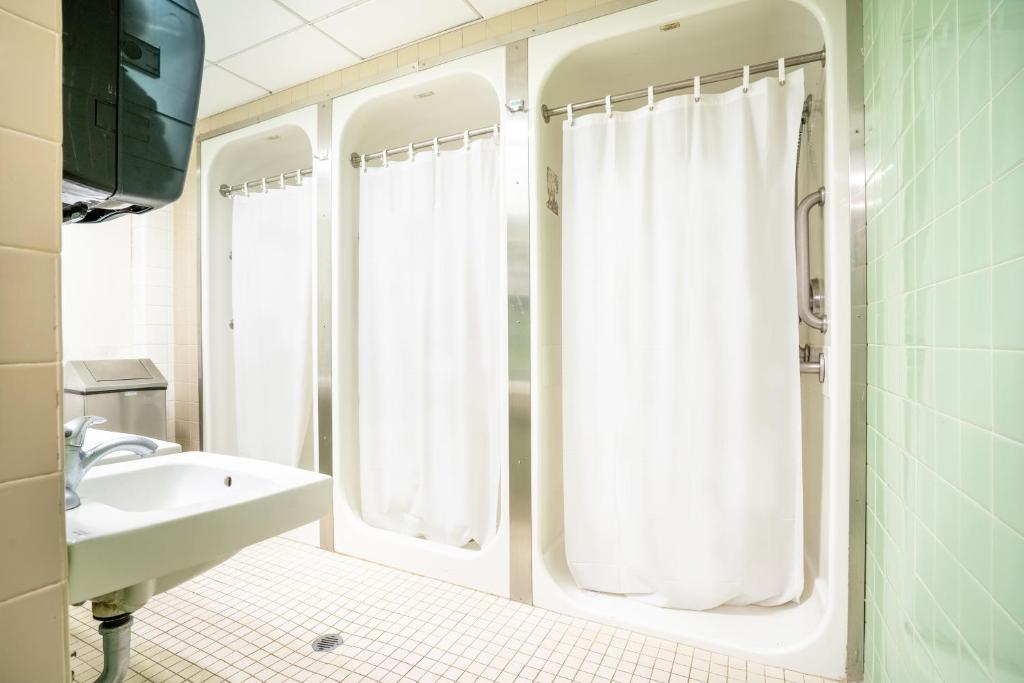 Bunk Bed Room with Shared Bathroom