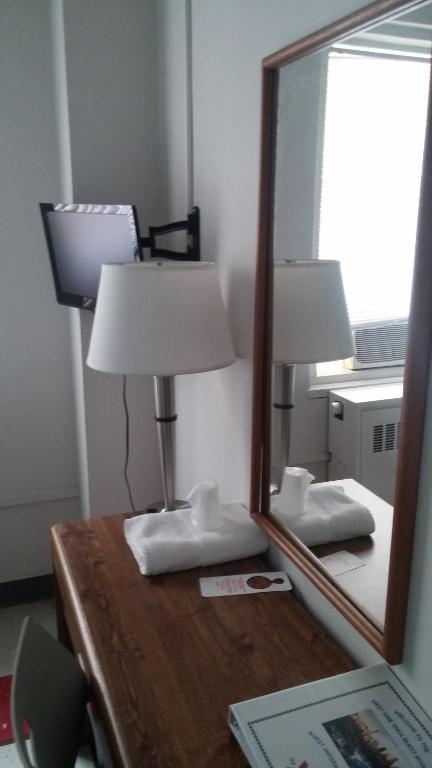 Bunk Bed Room with Shared Bathroom