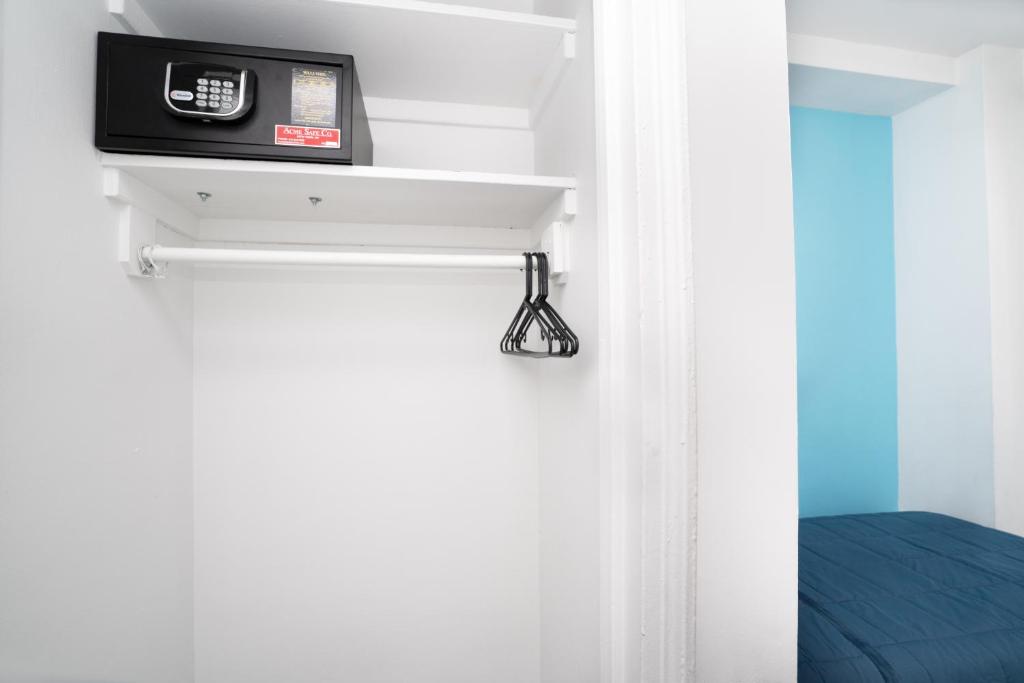 Bunk Bed Room with Shared Bathroom