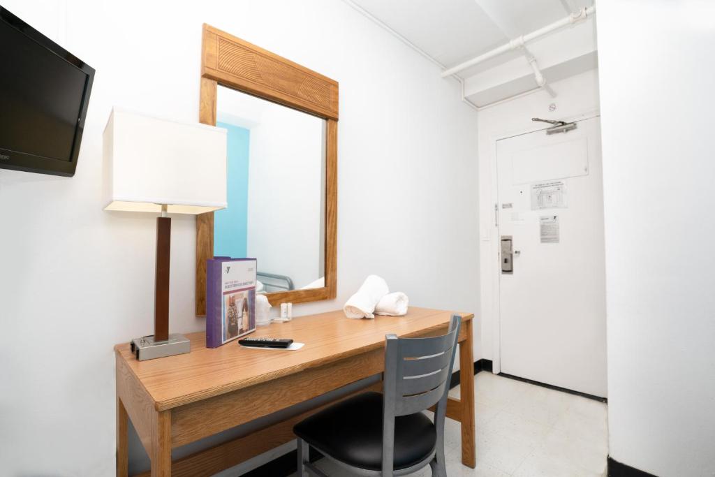 Bunk Bed Room with Shared Bathroom