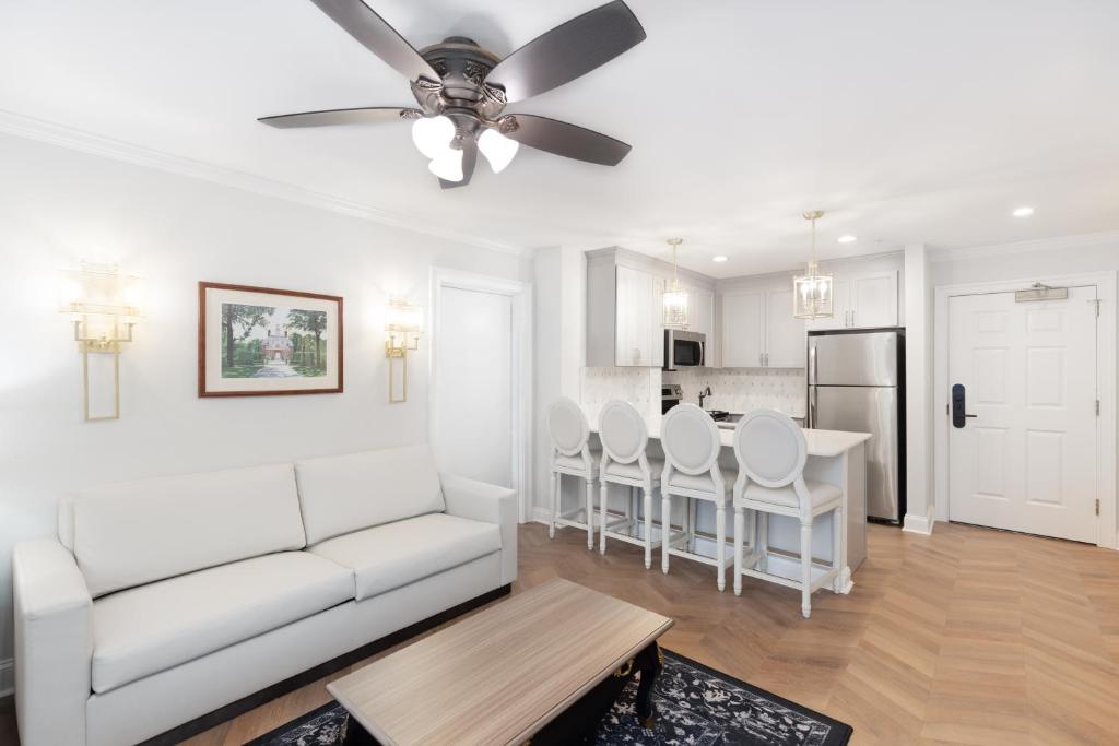 One-Bedroom Suite with Sofa Bed