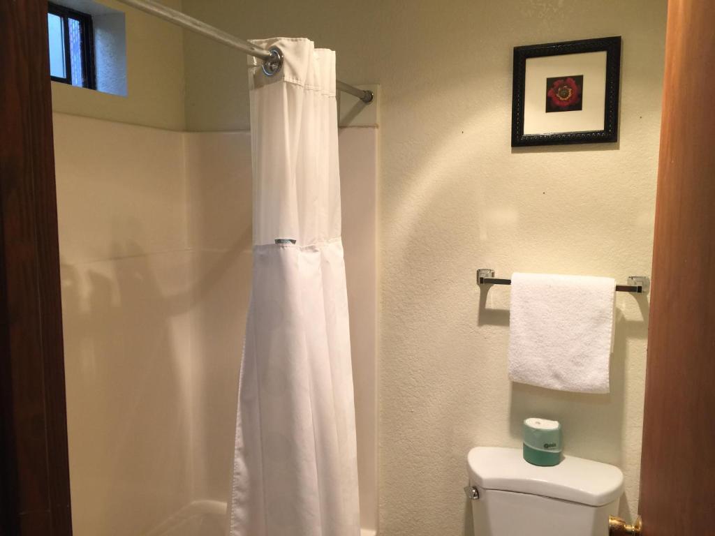 Queen Room with Two Queen Beds – No pets