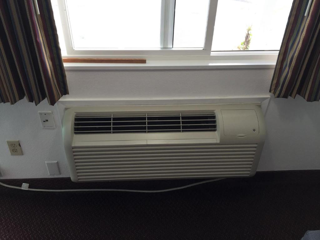 Queen Room with Two Queen Beds – No pets