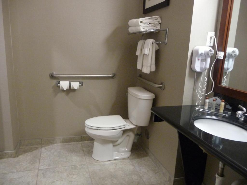 King Room with Roll-in Shower – Mobility AccessNon-Smoking