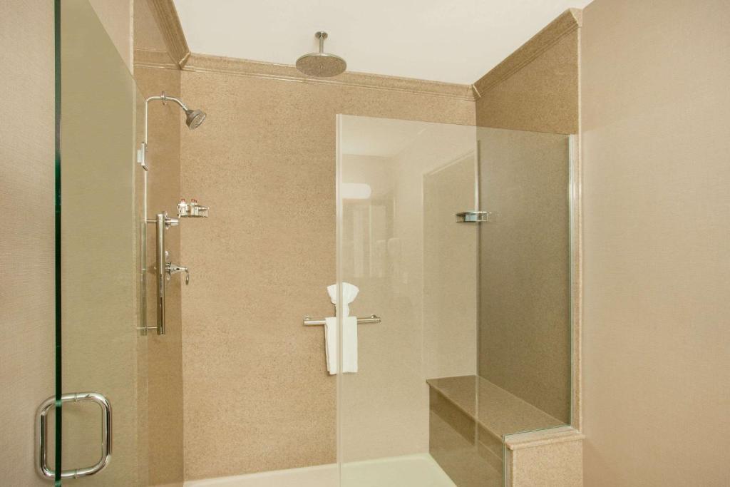 King Studio Suite – Non-Smoking