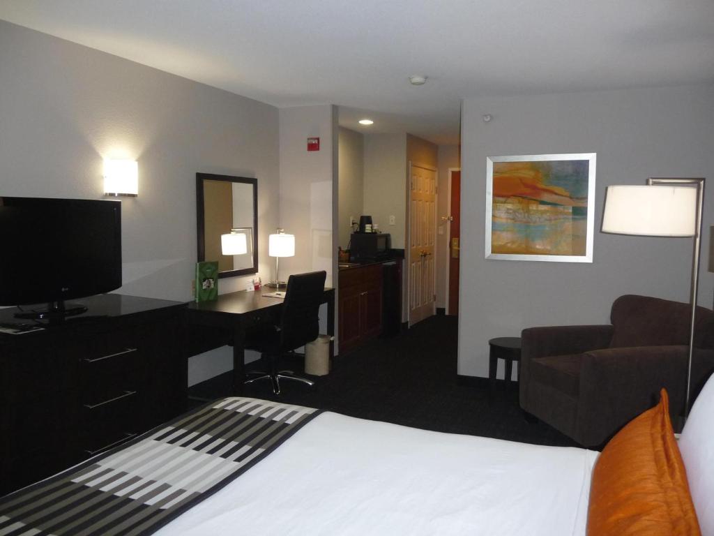 King Studio Suite – Non-Smoking