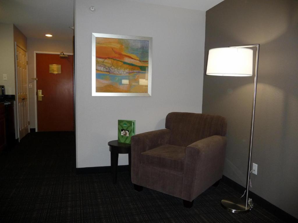 King Studio Suite – Non-Smoking