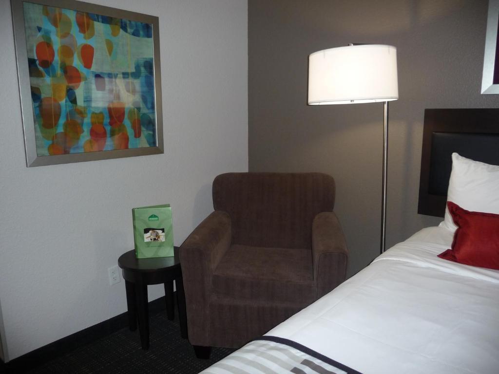 Queen Room with Two Queen Beds – Non-Smoking