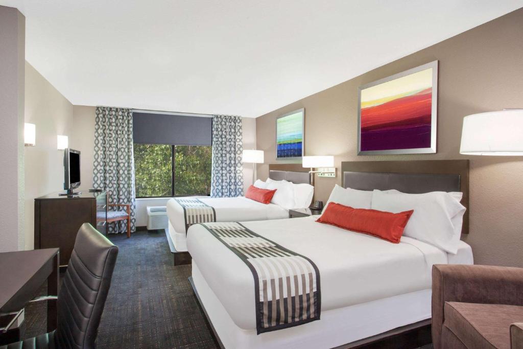 Queen Room with Two Queen Beds – Non-Smoking