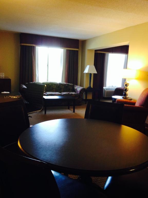 Studio King Suite – Non-Smoking