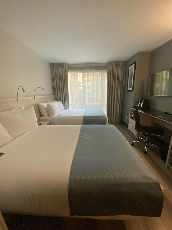 Double Room with Two Double Beds and View – Non-Smoking