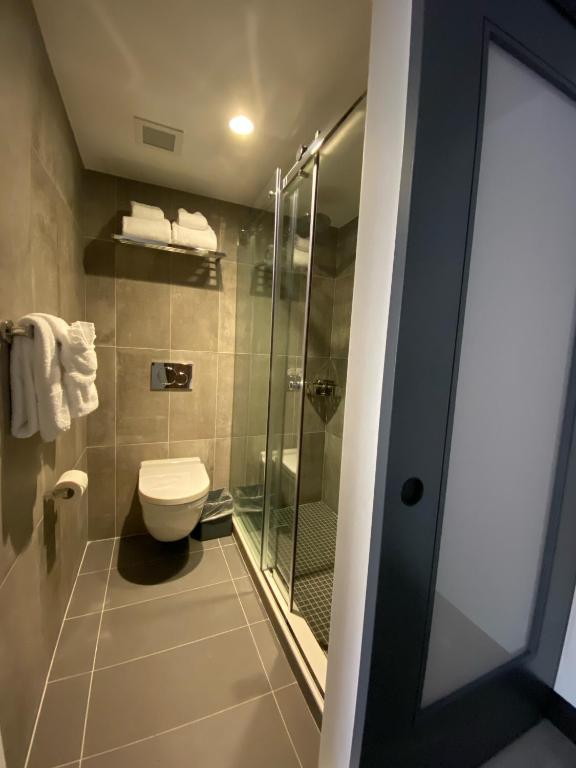 Queen Room – Non-Smoking