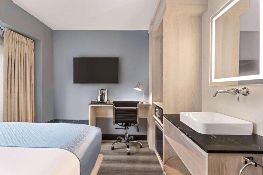 Queen Room – Non-Smoking