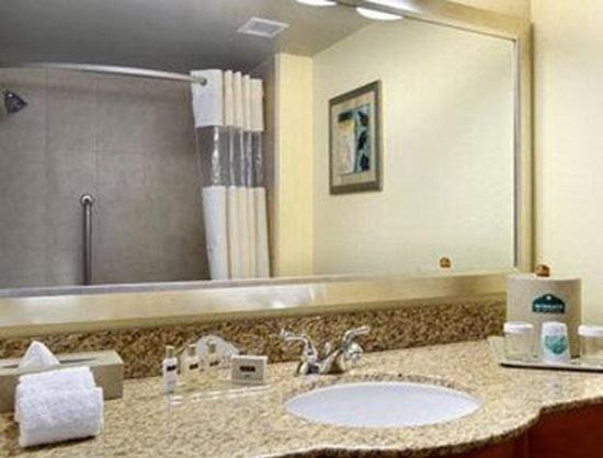 Deluxe King Room – Non-Smoking