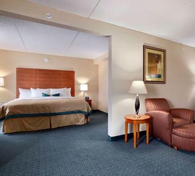 King Studio Suite with Bath Tub – Mobility AccessNon-Smoking