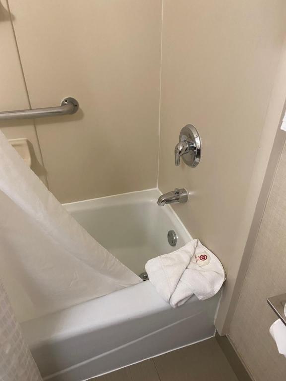 Queen Room with Two Queen Beds – Non-Smoking