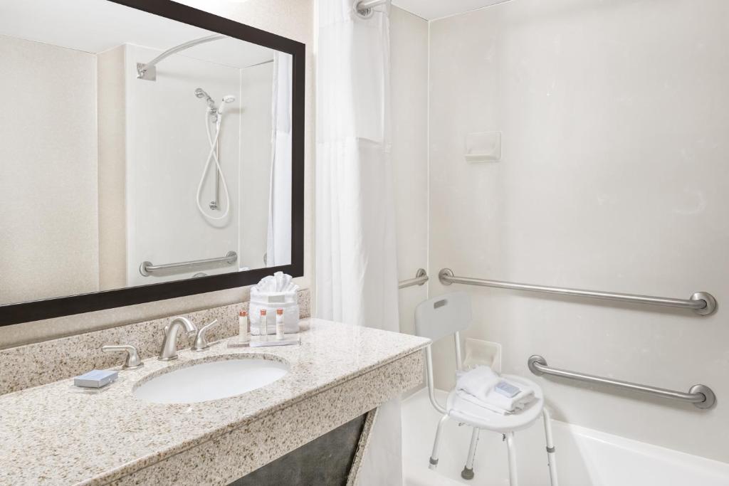 Deluxe Double Room with Two Double Beds – Disability Access – Non-Smoking