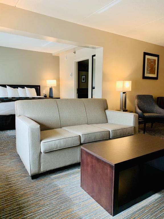 King Studio Suite – Non-Smoking