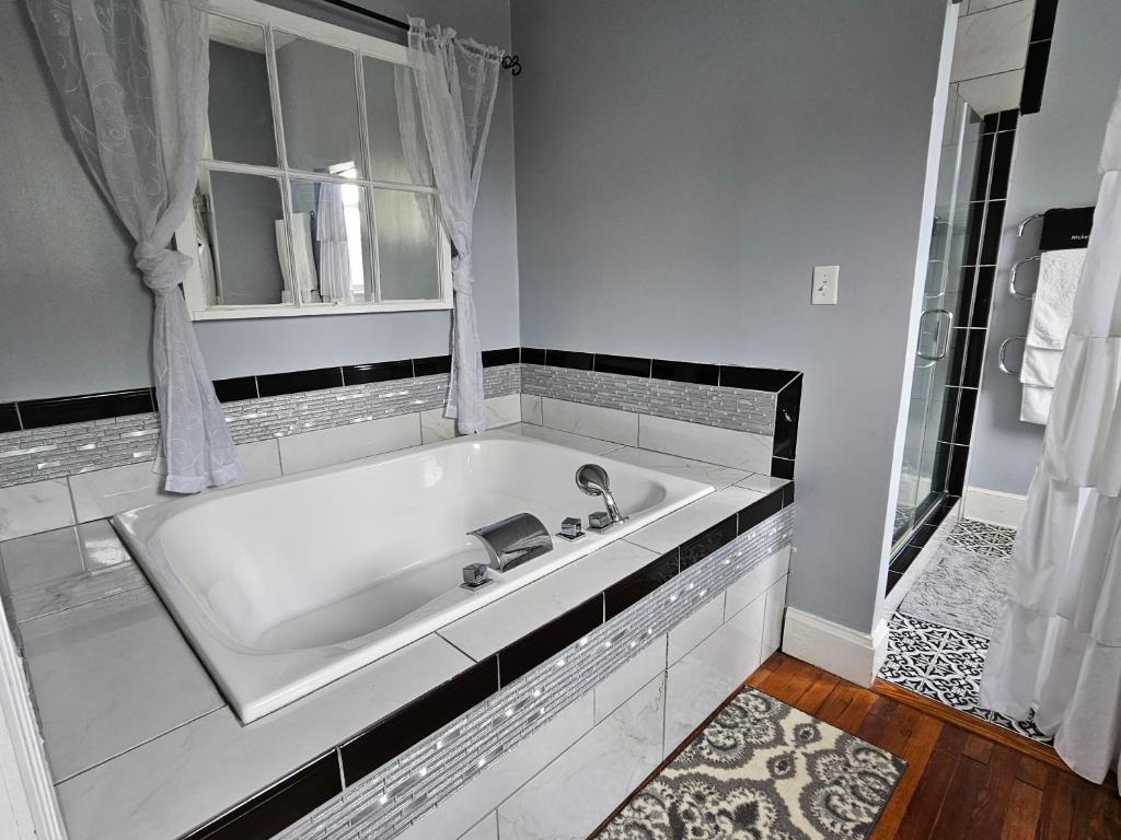 King Room with Spa Bath