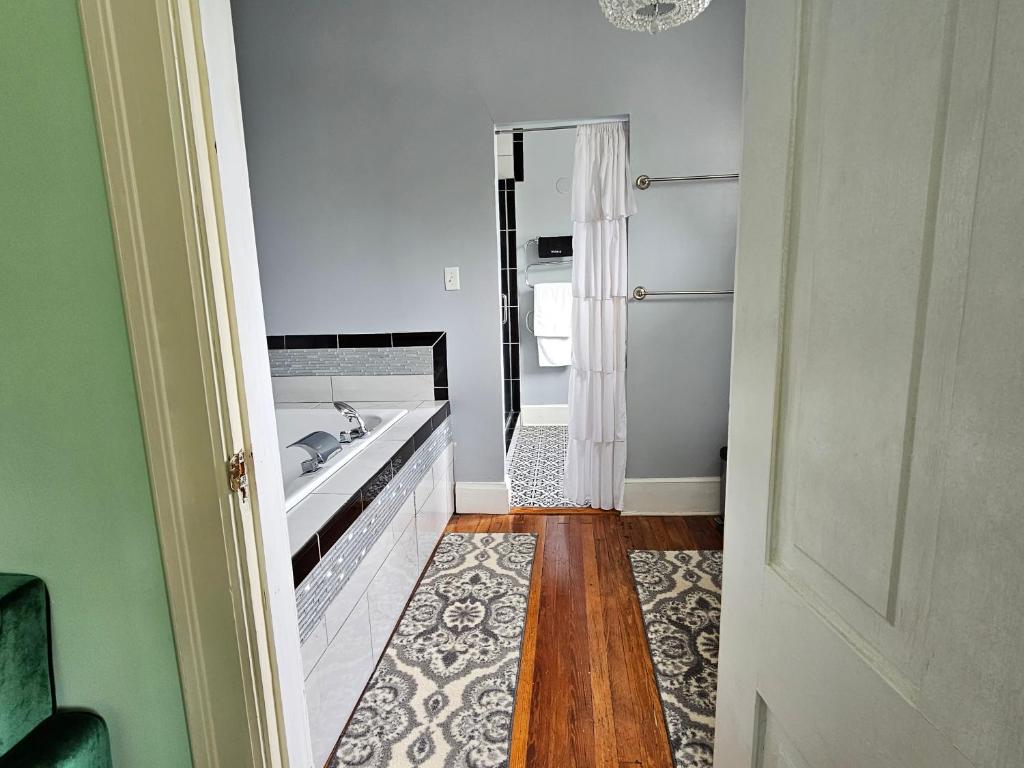 King Room with Spa Bath