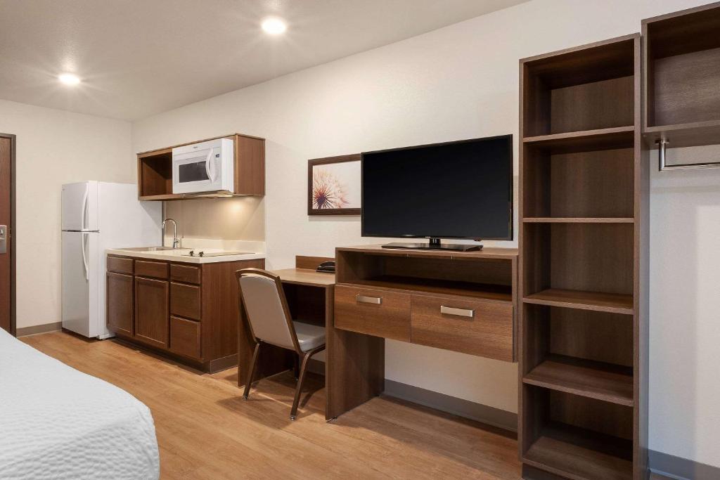 Standard Queen Room – Non-Smoking