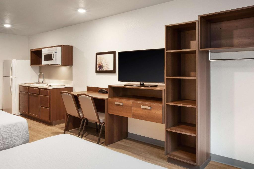 Standard Queen Room with Two Queen Beds – Non-Smoking