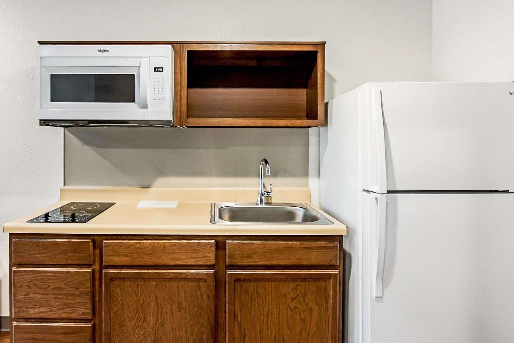 Queen Room with Sofa Bed – Non-Smoking