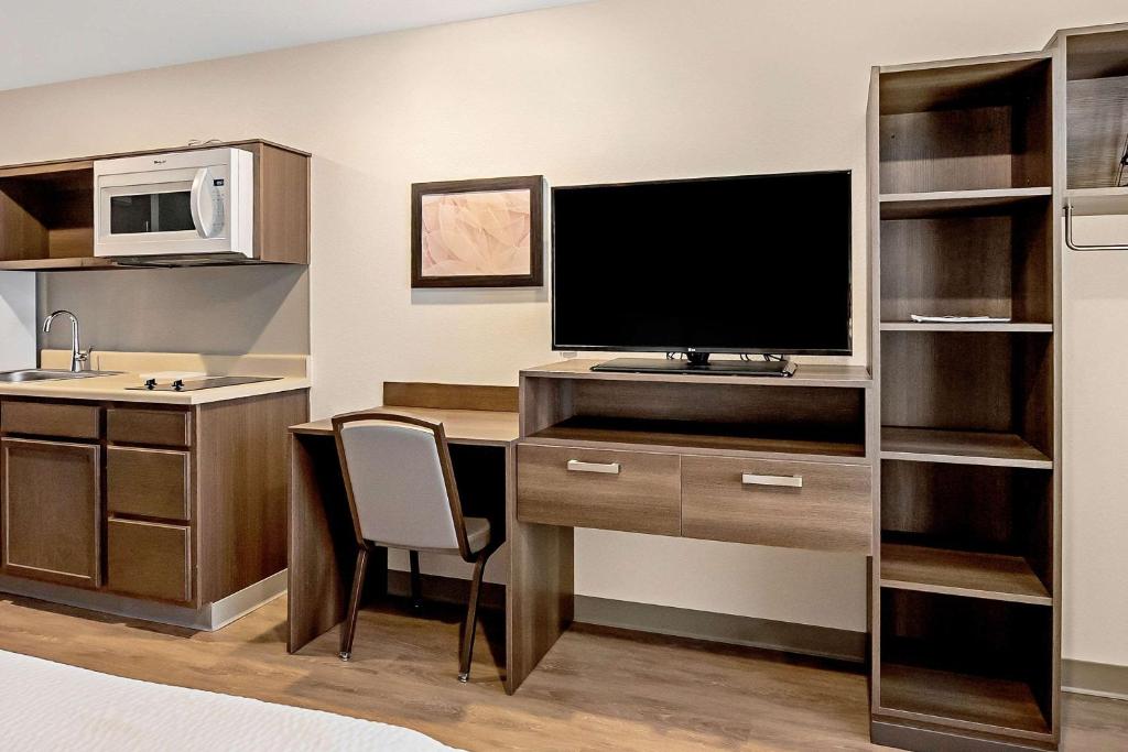 Queen Room with Sofa Bed – Non-Smoking