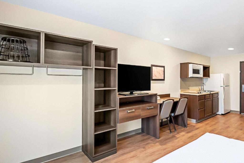 Queen Room with Sofa Bed – Non-Smoking