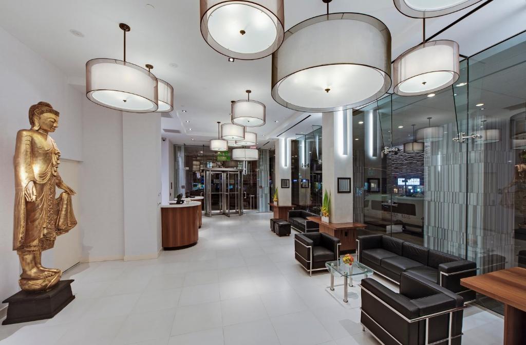 Executive Queen Room High Floor