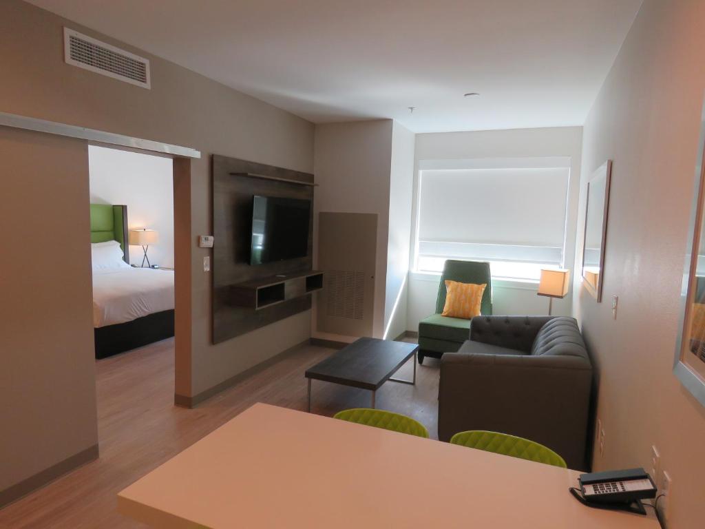 1 King Bed Mobility Accessible Room 1BR Suite Roll in shower Non-Smoking