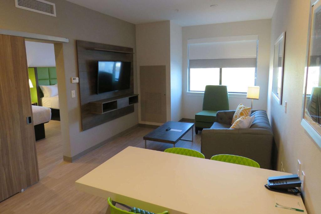 One-Bedroom Suite with Two Queen Beds – Non-Smoking