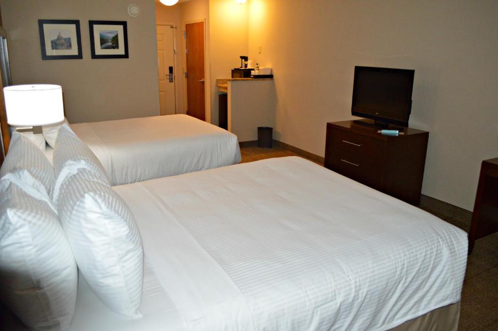 Queen Room with Two Queen Beds – Disability Access