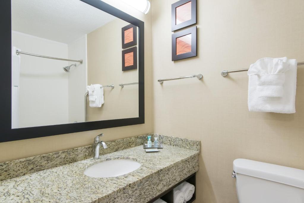 Queen Room with Two Queen Beds – Disability Access