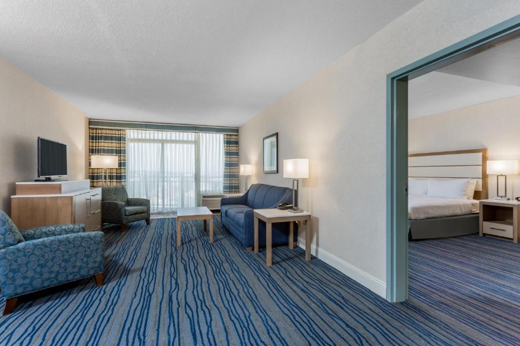 Coastal One-Bedroom King Suite – Non-Smoking