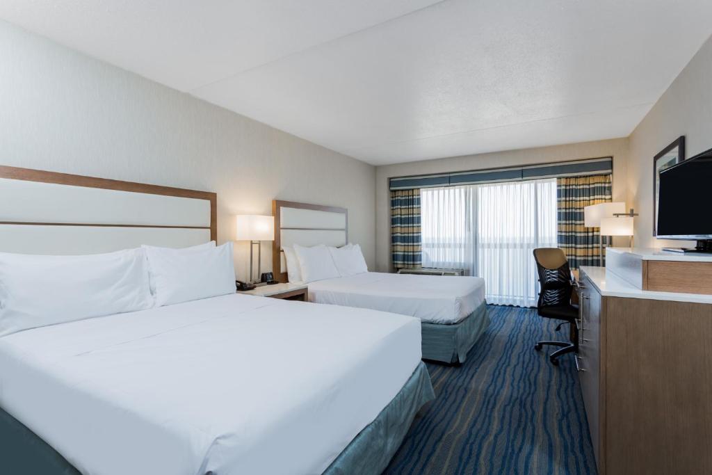 Deluxe Queen Room with Two Queen Beds with Ocean View – Pet Friendly