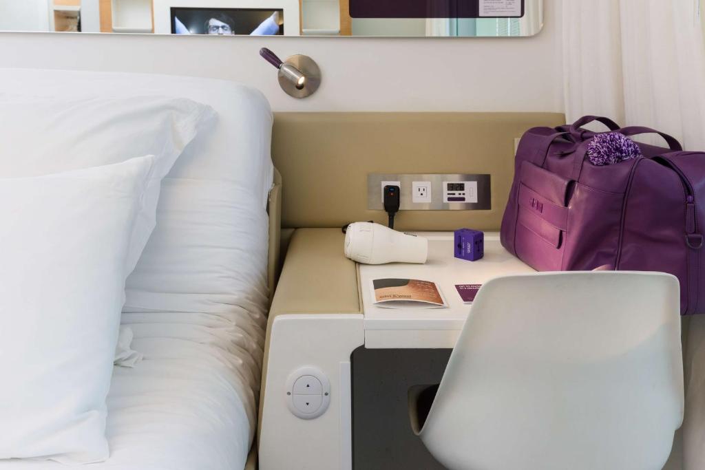 Premium Queen with Bunk