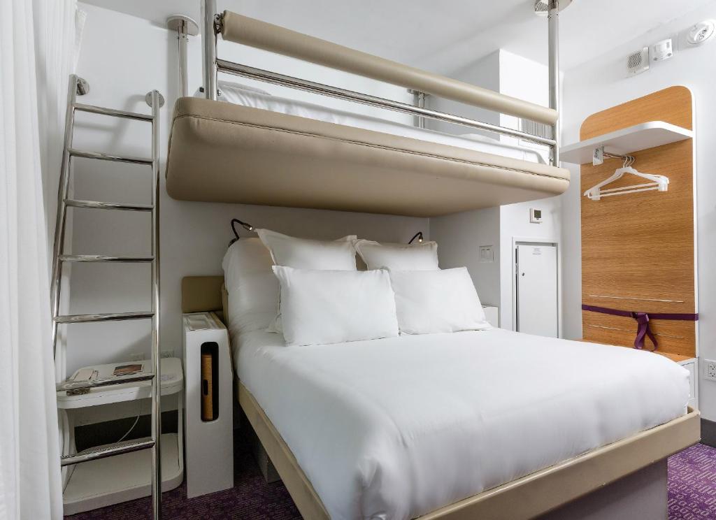 Premium Queen with Bunk